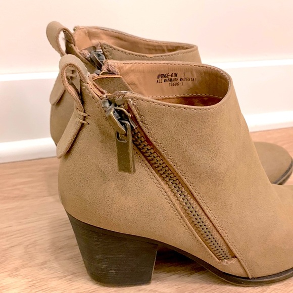 BAMBOO Suede Booties - Picture 3 of 5